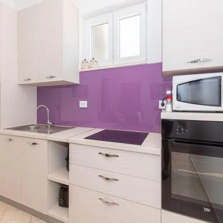 With Swimming Pool And 2 Appartement *