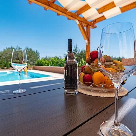 With Swimming Pool And 2 * Šibenik