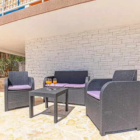 With Swimming Pool And 2 Šibenik