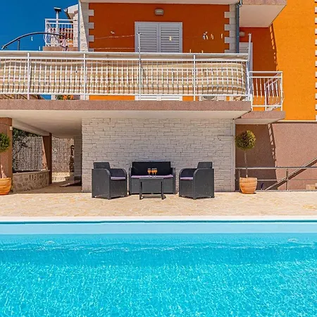 With Swimming Pool And 2 Appartement