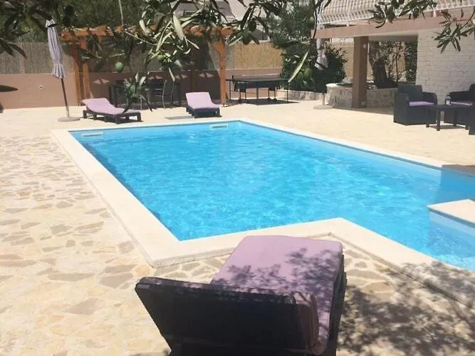 With Swimming Pool And 2 דירה