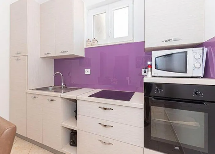 With Swimming Pool And 2 Appartement *