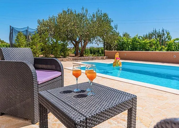 Appartement With Swimming Pool And 2 Šibenik