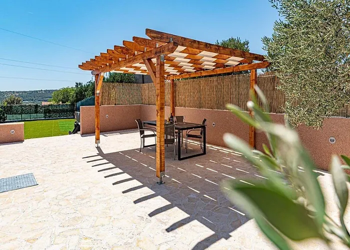 With Swimming Pool And 2 Appartement