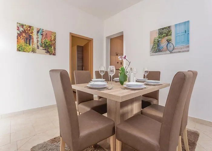 With Swimming Pool And 2 דירה