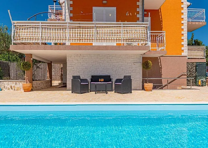 With Swimming Pool And 2 Appartement